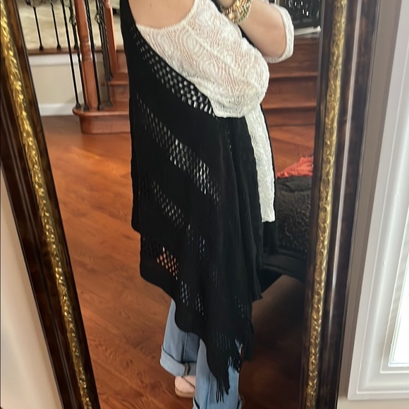 Black Fringe Shark Hem Open Front Knit Vest
Size M/L - Picture 11 of 13